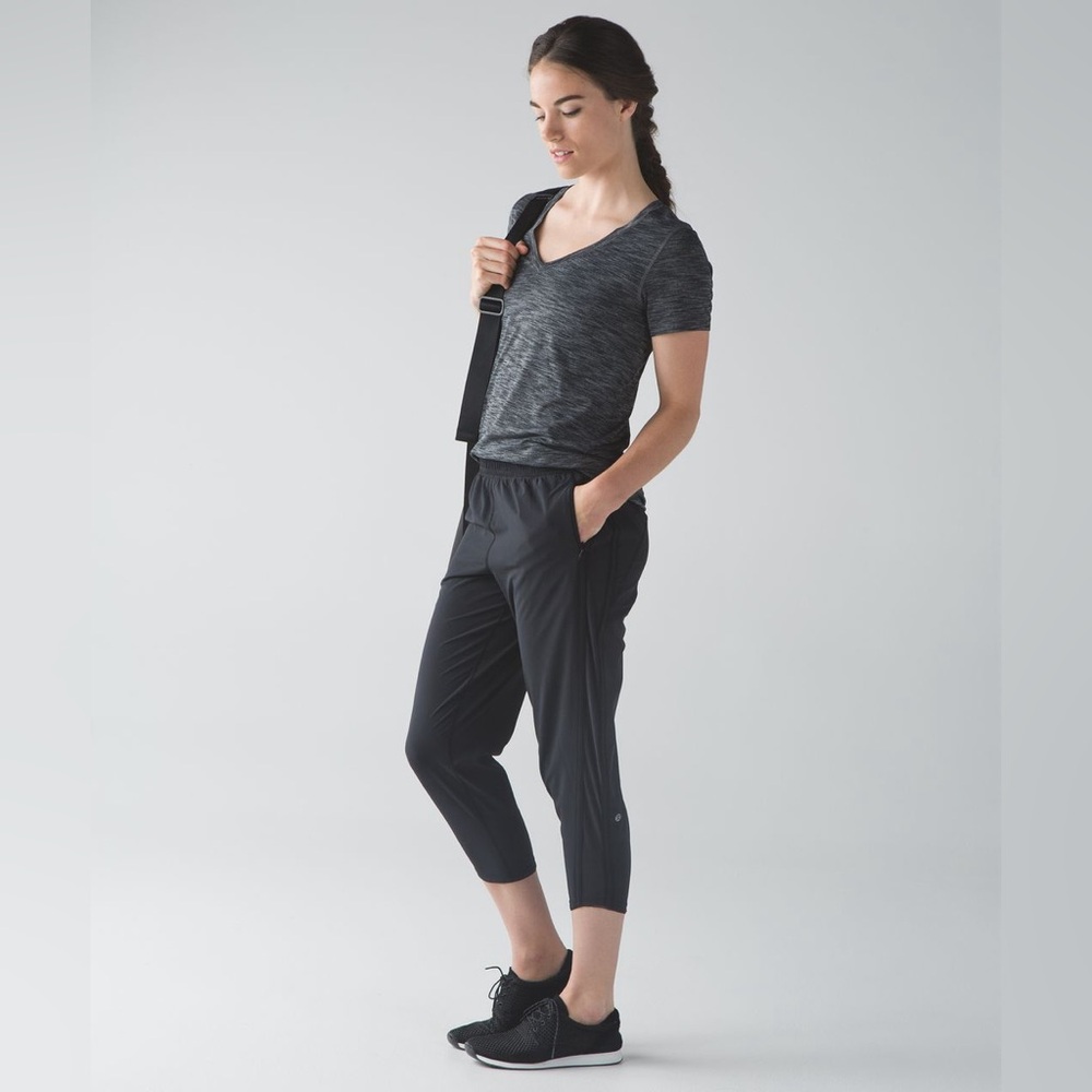 Lululemon For Love Crop Black SIZE 4
